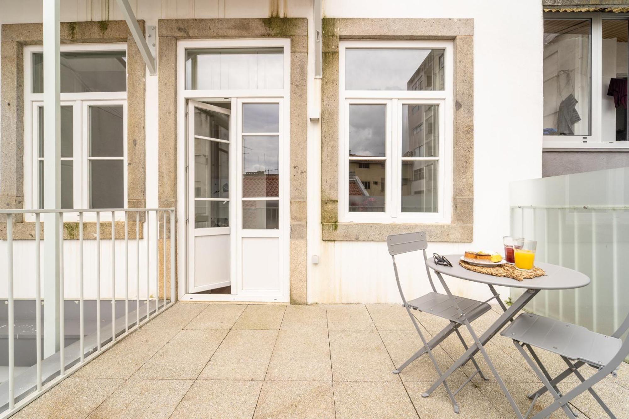 Escadaria 21 Apartment By House And People براغا المظهر الخارجي الصورة